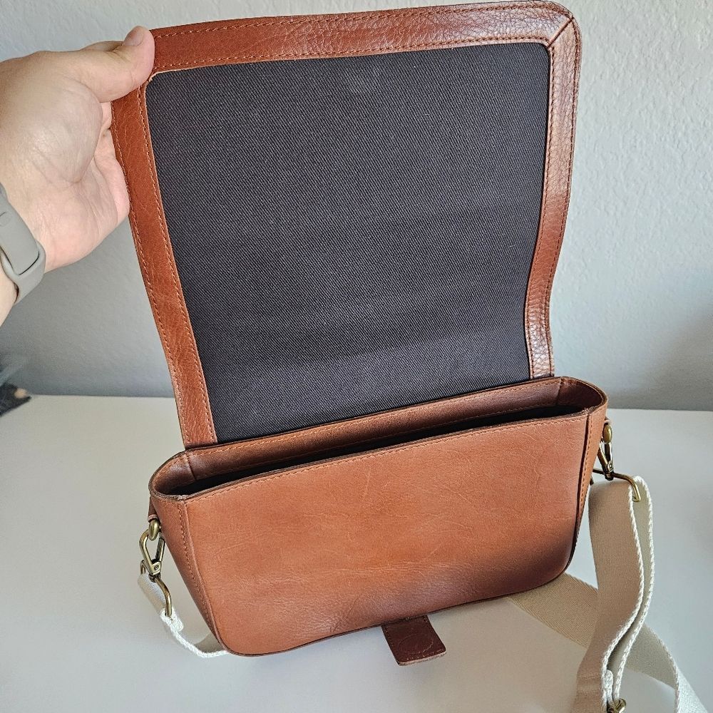 NWT Madewell The Transport Flap Shoulder Bag Leather in English Saddle Crossbody - Picture 8 of 11